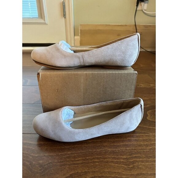 Naturalizer Maxwell Sand Beige Closed Toe  Drift Flats Suede Soft NEW 5 M‎